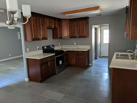 4th image of 13723 Clarkdale Ave