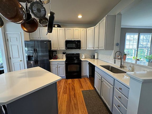 5th image of 214 Stone Springs Ln
