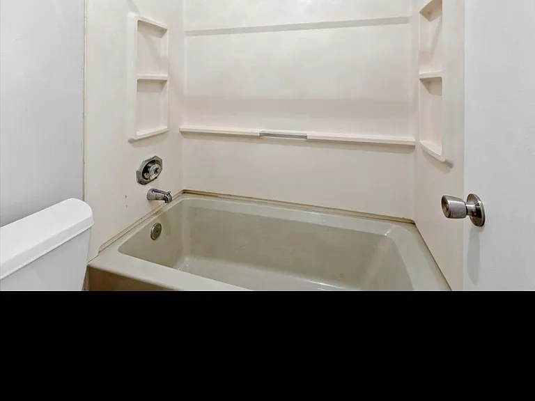 1101 Green Tree Ct #B — Photo 15