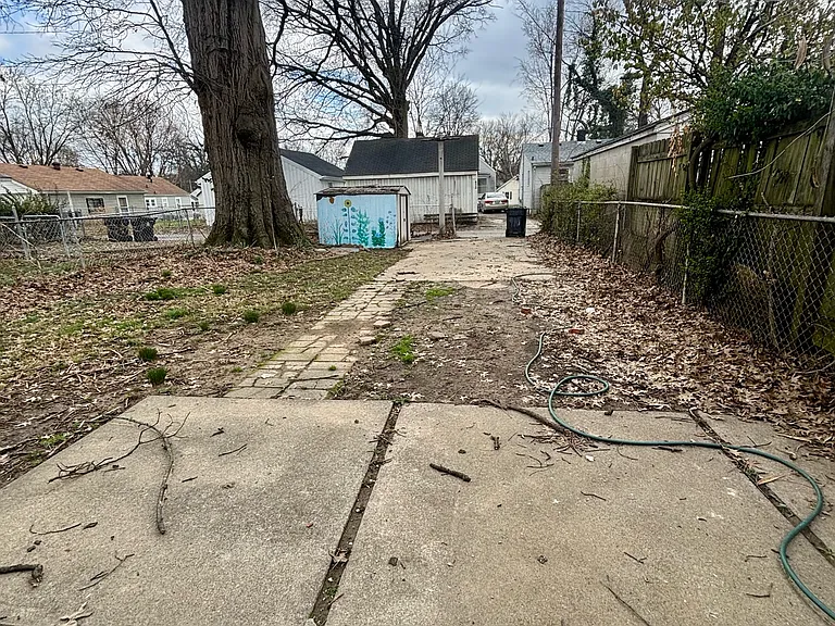910 W Whitney Ave — Photo 11