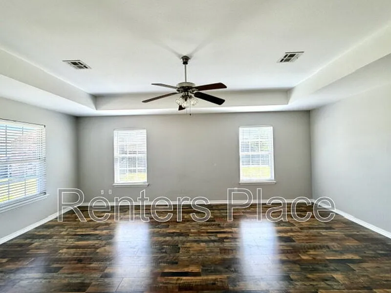 Building Photo - 2102 Greenbrier Ct