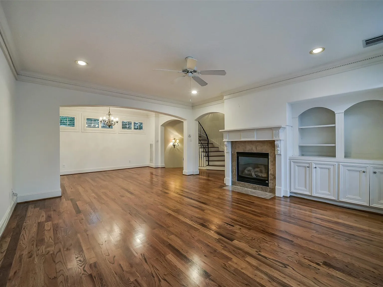 3 bed, 3.5 bath, 2209 sqft, $3,750 — Photo 3