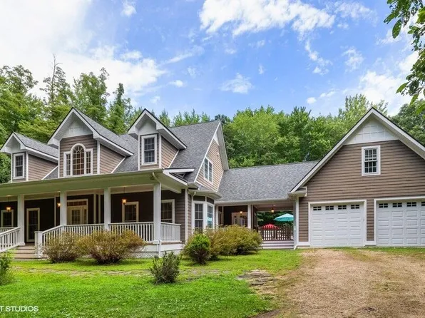 7501 Youngren Rd, Three Oaks, MI 49128