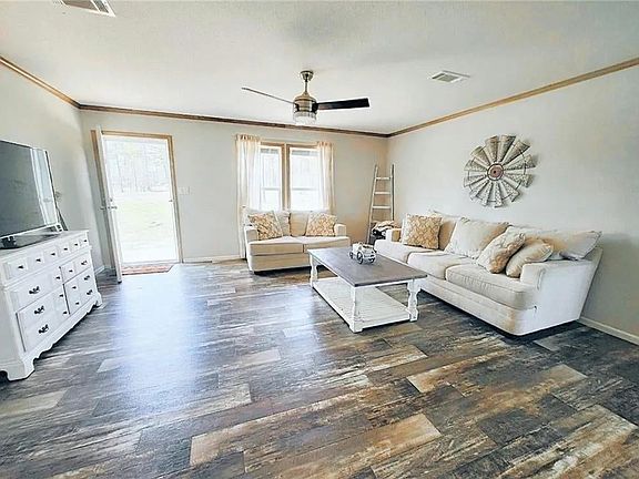 3rd image of 613 Posey Rd