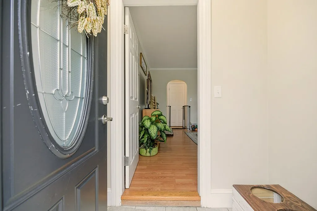 3 bed, 1645 sqft, $3,700 — Photo 2