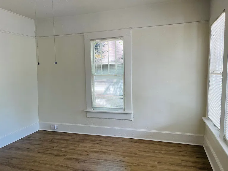 410 Alford St — Photo 3