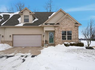 6477 Woods Dr, Lima, OH 45801
