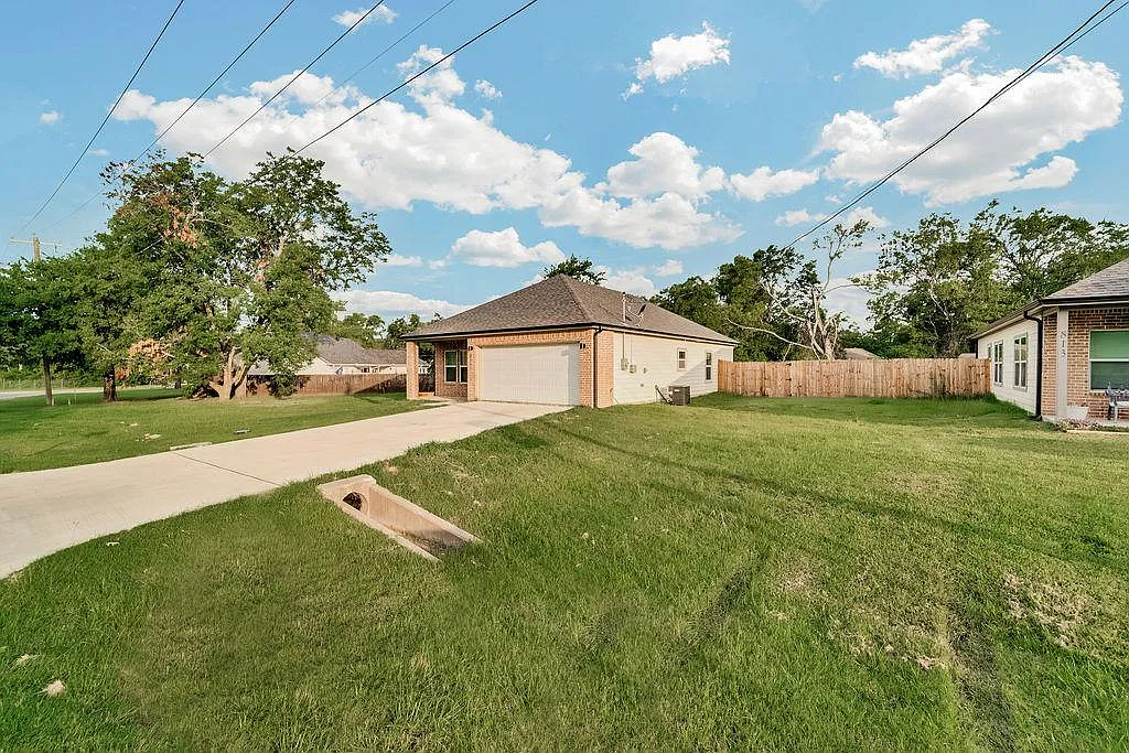3 bed, 1400 sqft, $1,850 — Photo 4