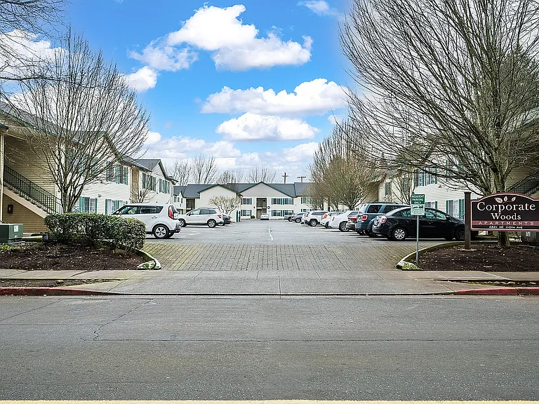 Corporate Woods Apartments — Photo 8