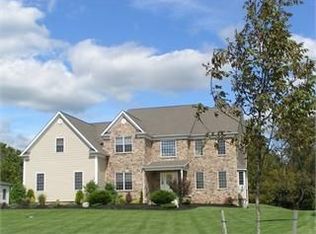 9 Hoagland Way, Ringoes, NJ 08551