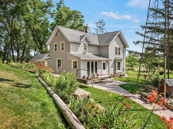 N8621 Hay Hollow Rd, Blanchardville, WI 53516