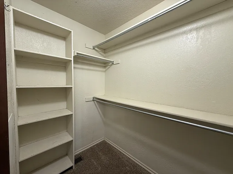 18509 Chestnut Oak Dr — Photo 25