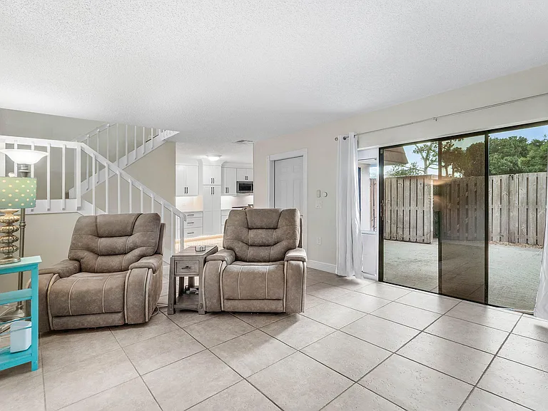 1024 10th Ln — Photo 7