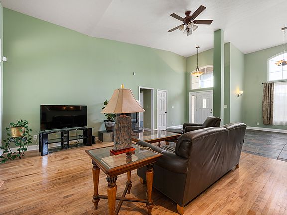 4th image of 9928 Fountain Cove Dr