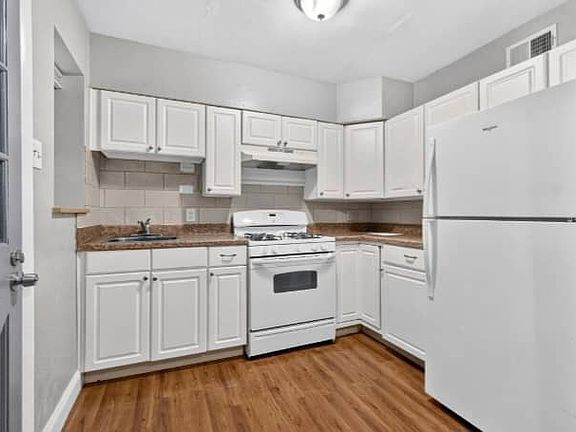 3rd image of 7404 Olian Dr APT C