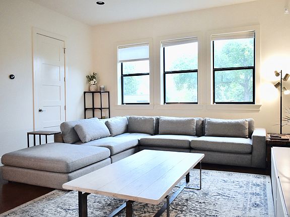 4th image of 500 S Park Dr #A