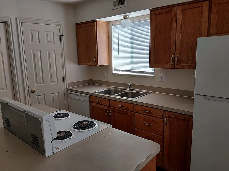 1018 N 200 W #4 — Photo 6