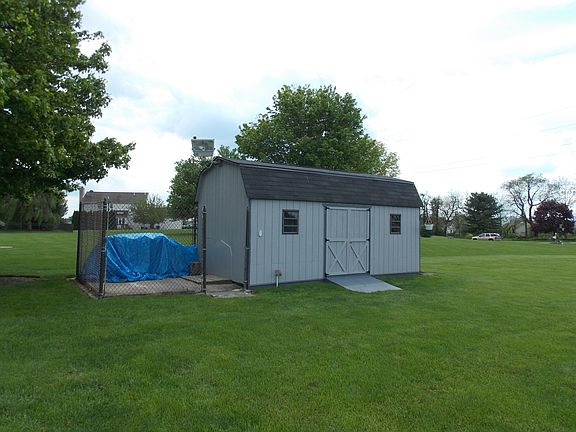 4th image of 417 Whitebriar Dr