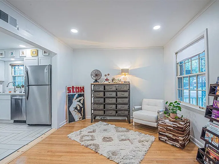 1639 Ivy Rd — Photo 8