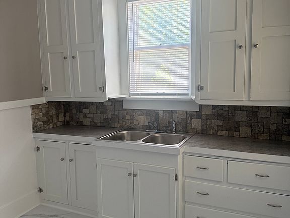 3rd image of 604 N Belmont Ave #1