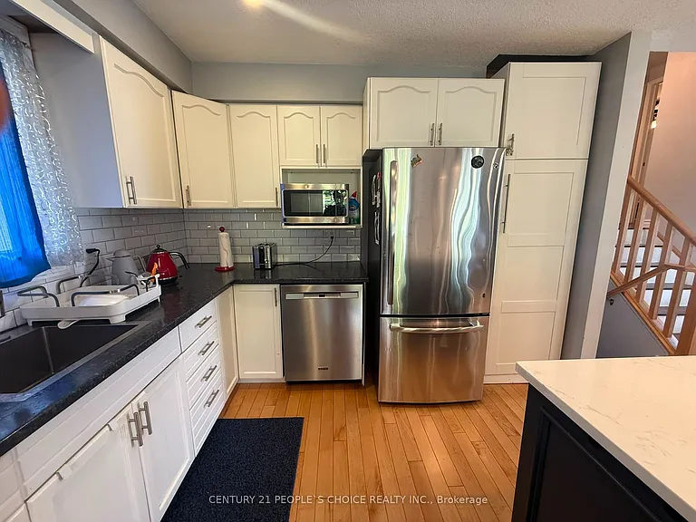 74 Alayne Cres — Photo 4