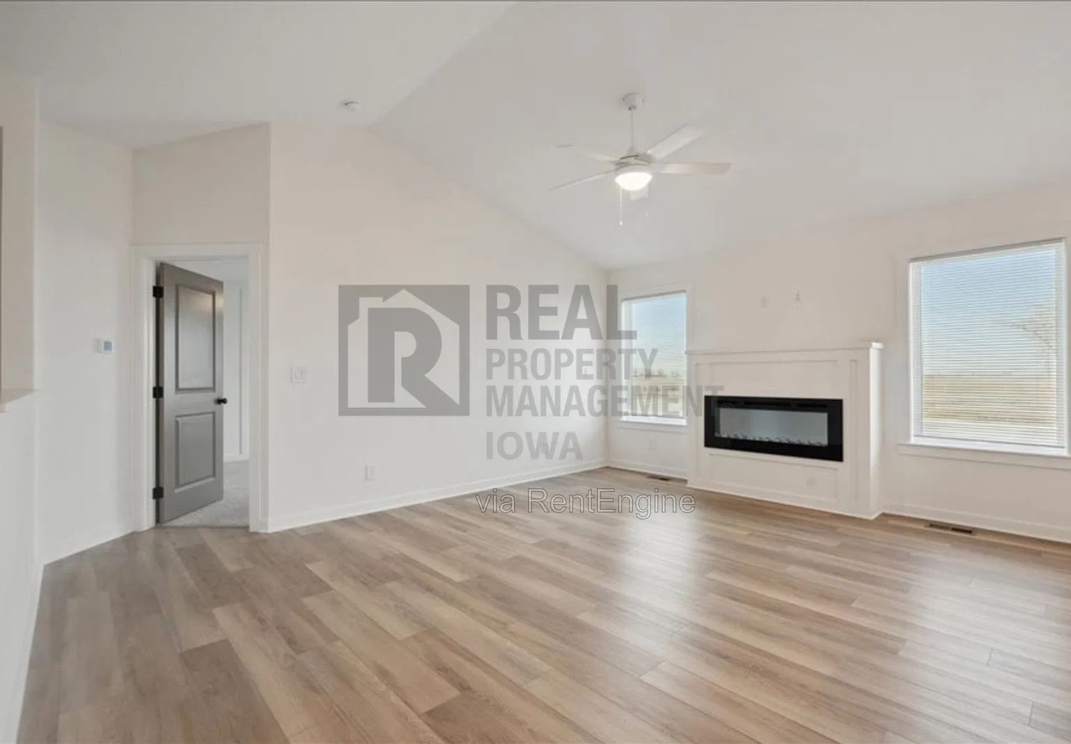 3 bed, 2.0 bath, 1449 sqft, $2,095 — Photo 3