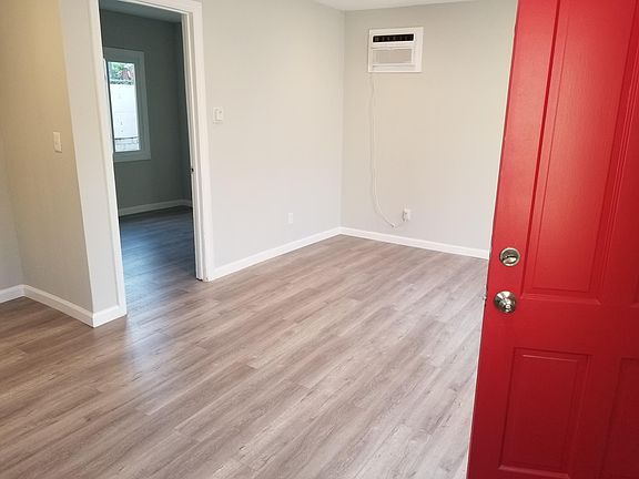 2nd image of 1514 W 69th St