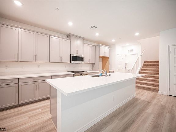 5th image of 600 N Carriage Hill Dr #1170