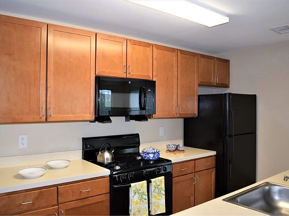 3rd image of 801 N Wakefield St APT 310