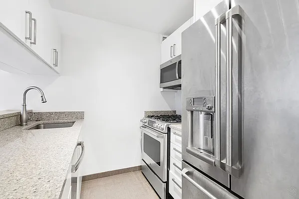 Rented by Halstead Real Estate | media 15