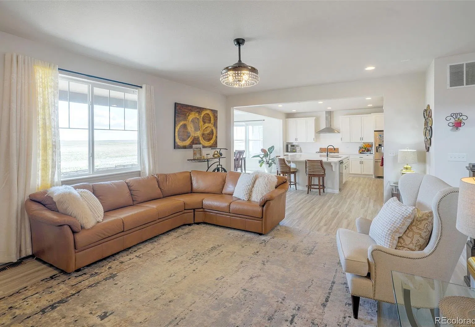 4 bed, 2.5 bath, 2713 sqft, $4,500 — Photo 4
