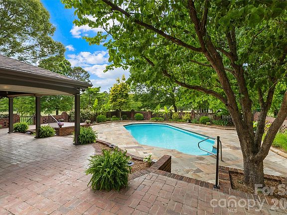 4th image of 3765 Glenn Oaks Dr