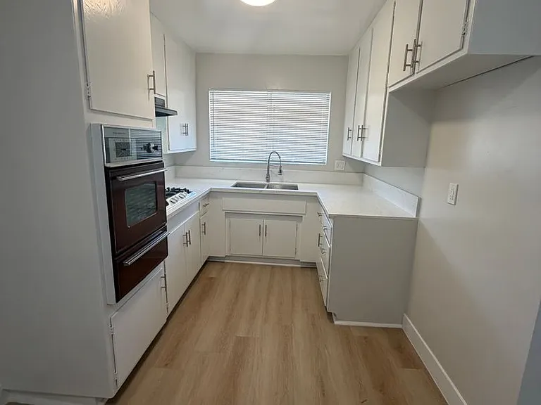 1315 N Fuller Ave — Photo 2