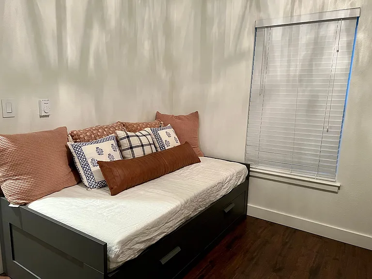1504 Aurora Ave N #104 — Photo 15