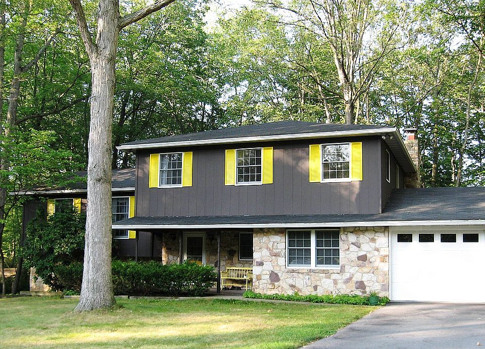 1st image of 20 S Barkway Ln