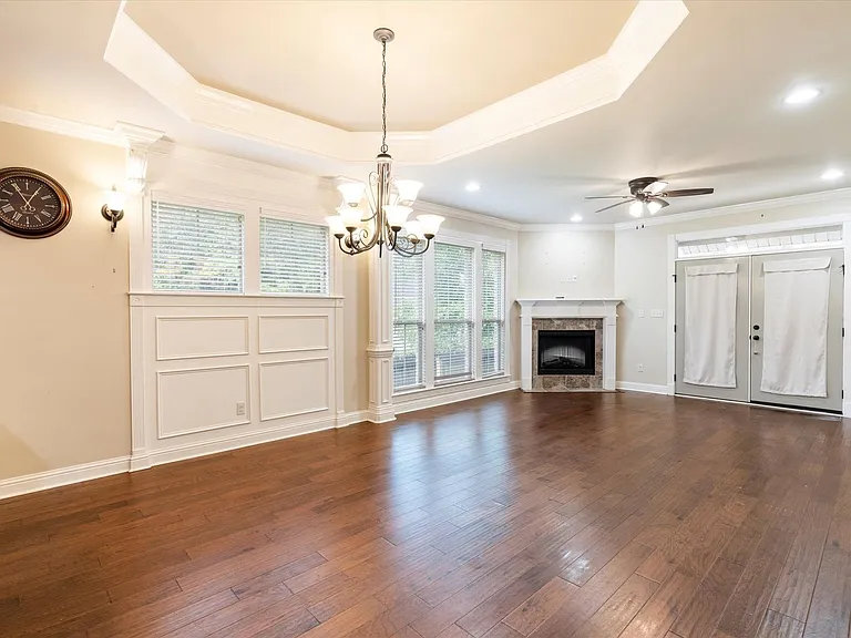 1056 Linlen Ave — Photo 6