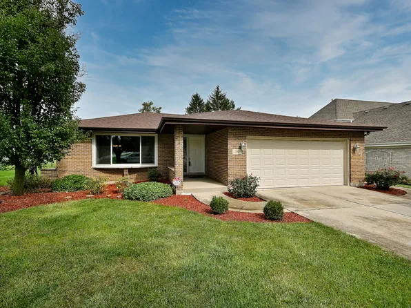 712 67th St, Darien, IL 60561