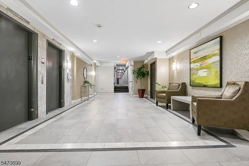 1 bed, 1.0 bath, $2,450 — Photo 4