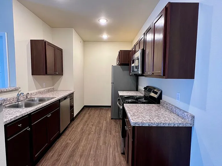 717 Meridian Dr — Photo 6