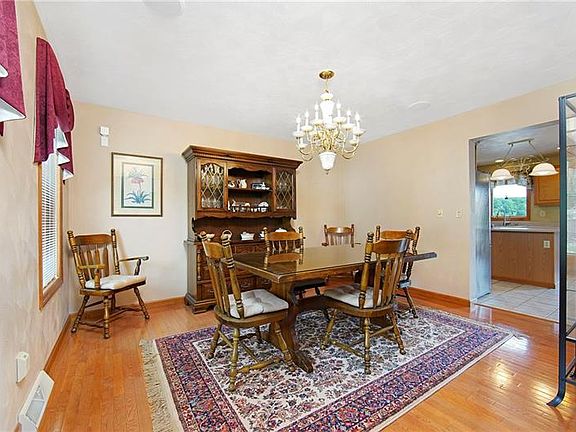 5th image of 813 Rembrandt Cir