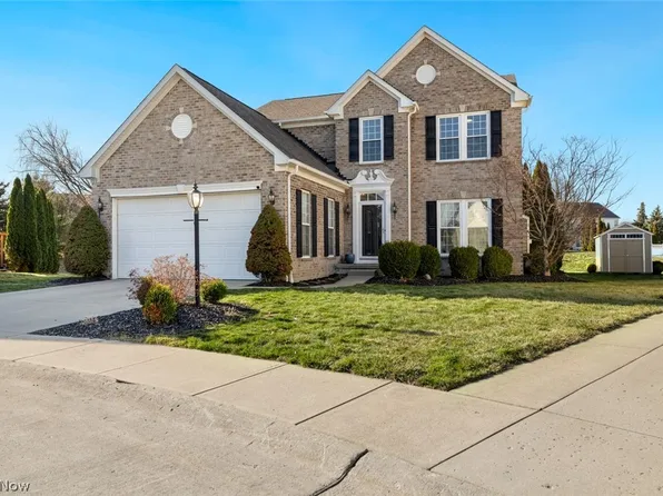 720 Jockeys Cir, Avon Lake, OH 44012