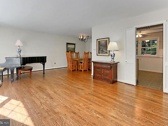5th image of 3509 Queen Anne Dr