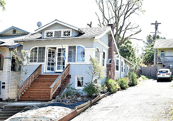 2nd image of 827 Carolina St