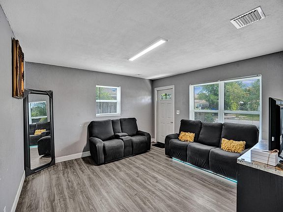 5th image of 2151 NE 2nd Avenue