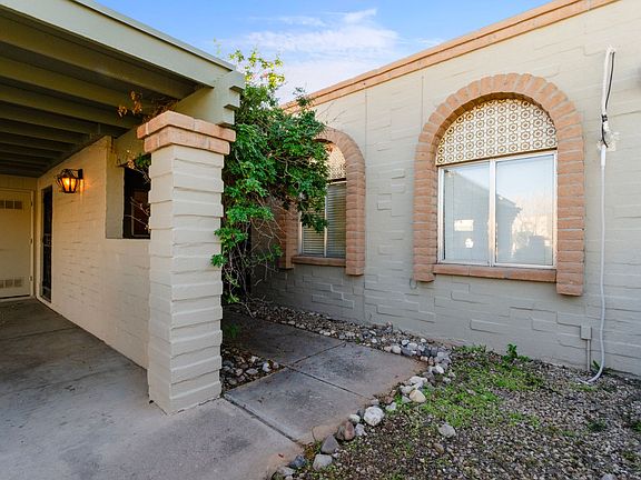3rd image of 3035 N Desert Dr