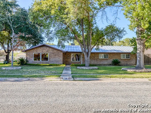 706 S ASHBY DR, Uvalde, TX 78801