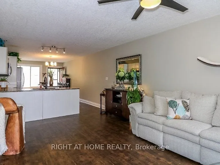 43 Olive Cres #201 — Photo 11