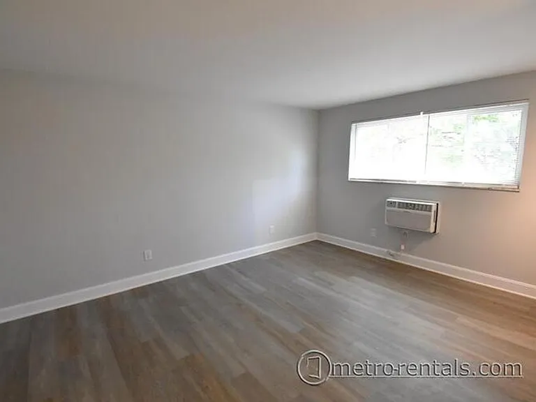 518 Oakland Park Ave — Photo 2