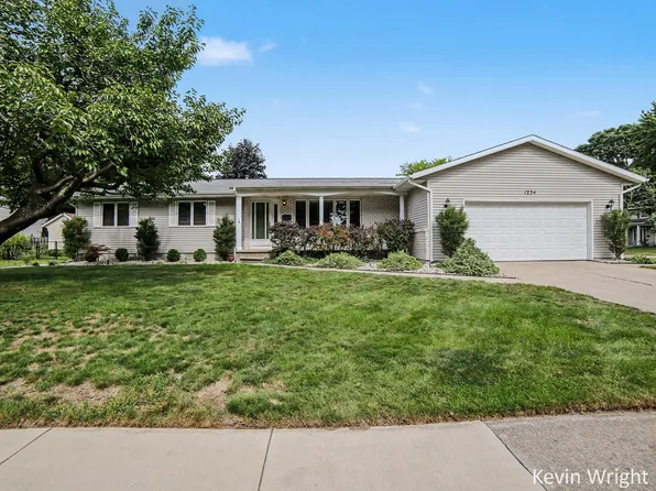 1234 Kloap Rd, Muskegon, MI 49441