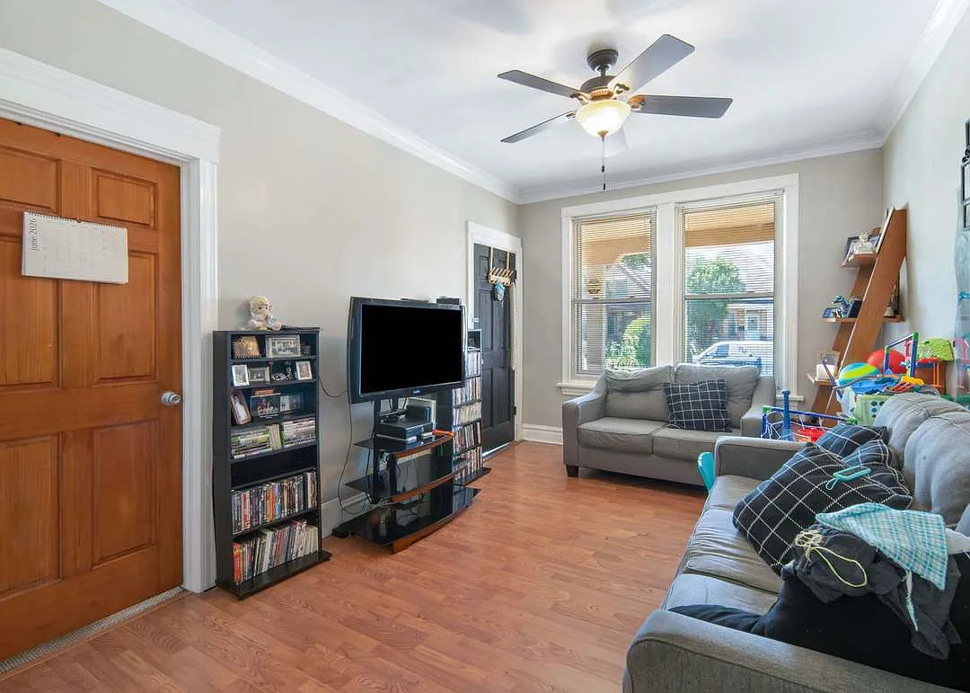 3 bed, $2,400 — Photo 3